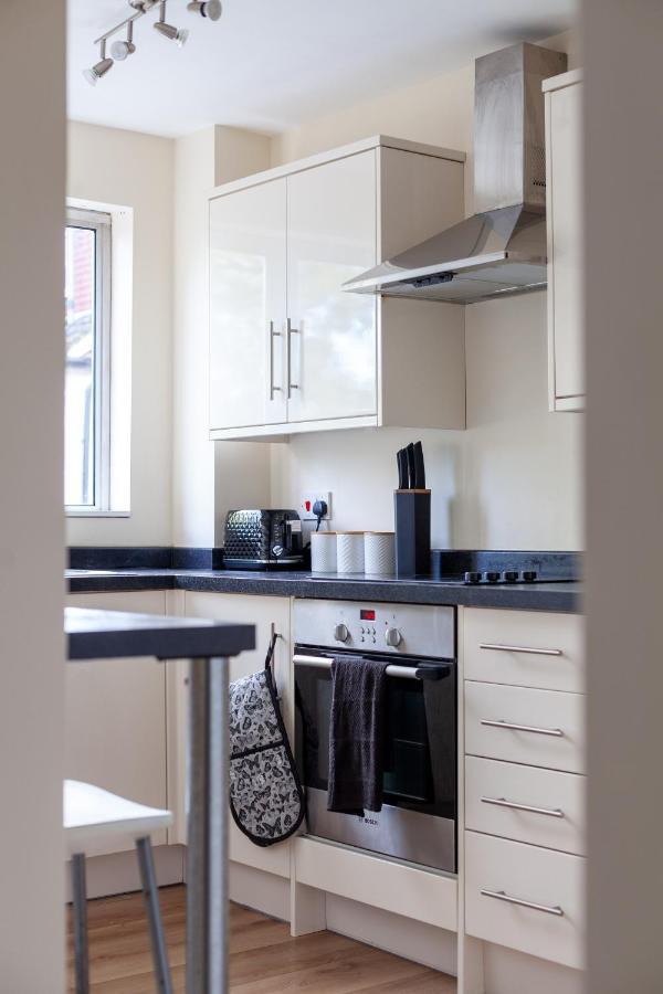 Lovely Studio Flat In Wimbledon W/ Free Parking Londra Esterno foto