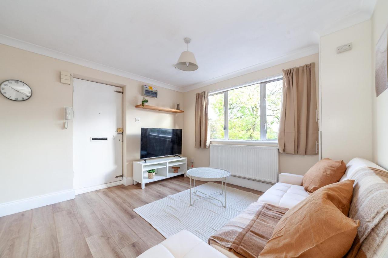 Lovely Studio Flat In Wimbledon W/ Free Parking Londra Esterno foto