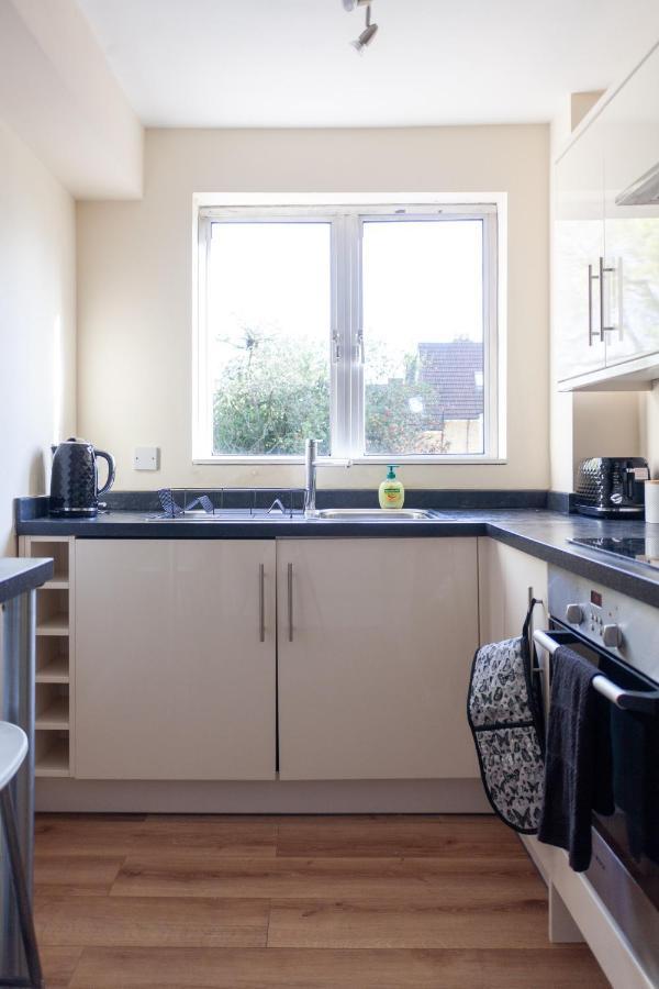 Lovely Studio Flat In Wimbledon W/ Free Parking Londra Esterno foto