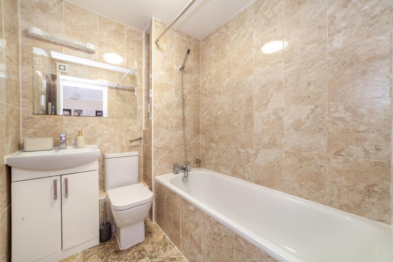 Lovely Studio Flat In Wimbledon W/ Free Parking Londra Esterno foto