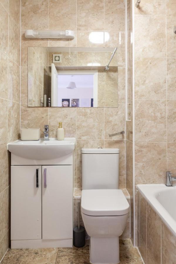 Lovely Studio Flat In Wimbledon W/ Free Parking Londra Esterno foto
