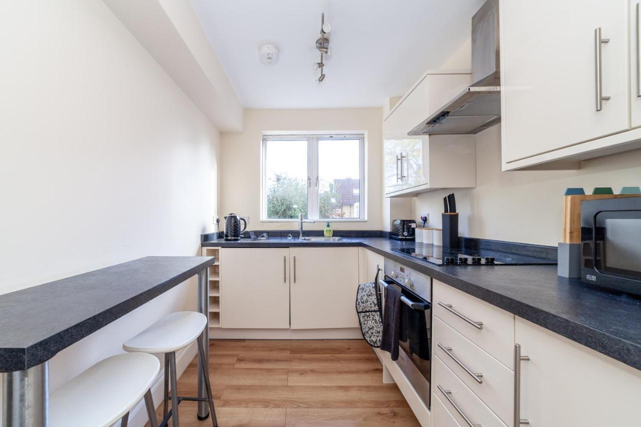 Lovely Studio Flat In Wimbledon W/ Free Parking Londra Esterno foto