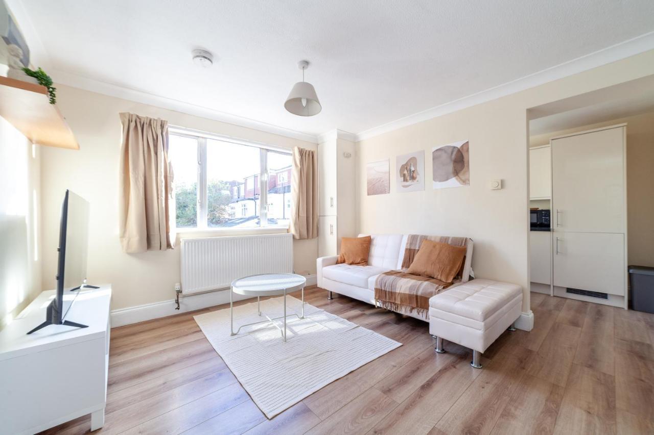 Lovely Studio Flat In Wimbledon W/ Free Parking Londra Esterno foto