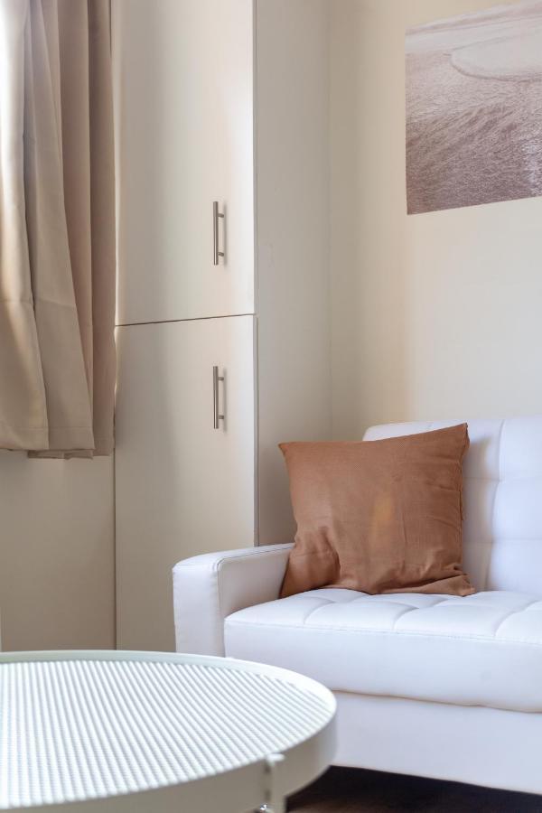 Lovely Studio Flat In Wimbledon W/ Free Parking Londra Esterno foto