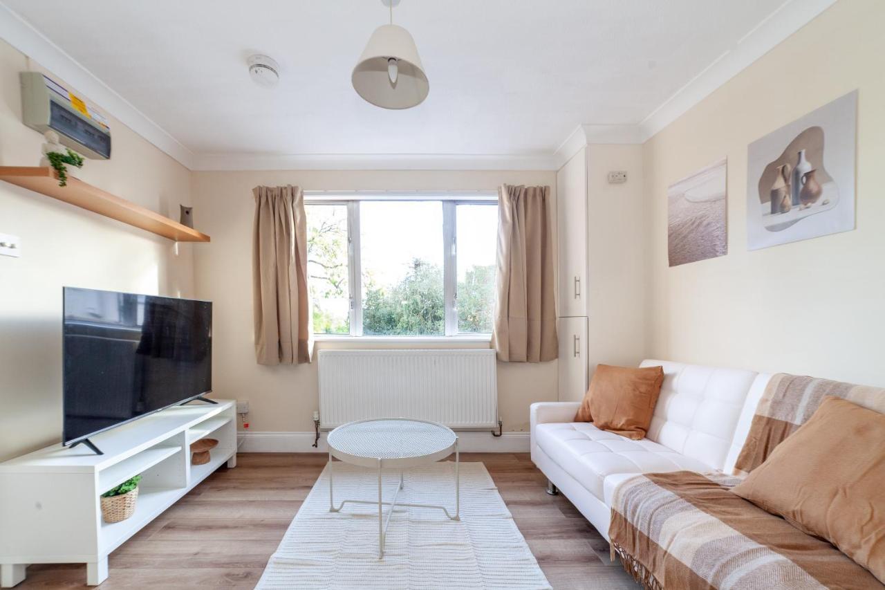 Lovely Studio Flat In Wimbledon W/ Free Parking Londra Esterno foto