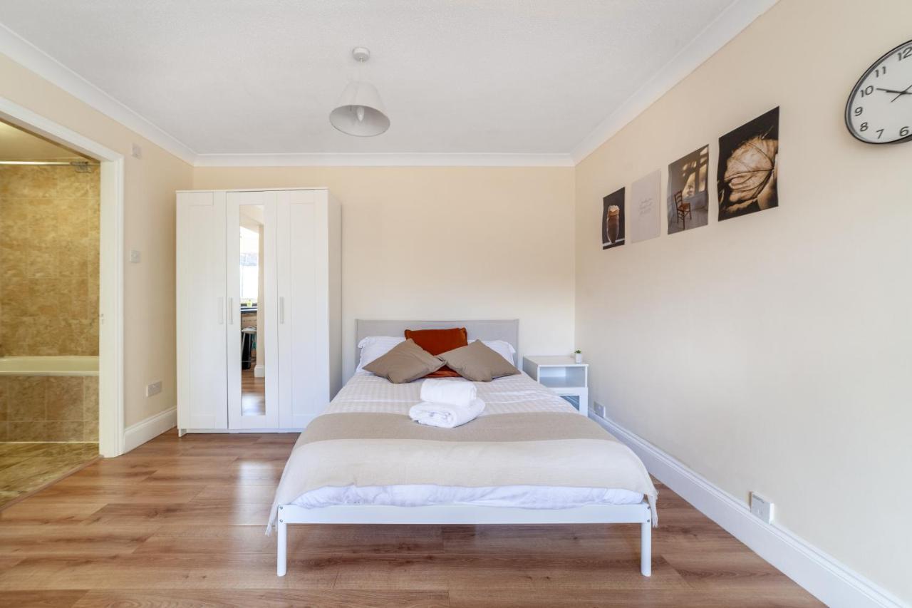 Lovely Studio Flat In Wimbledon W/ Free Parking Londra Esterno foto