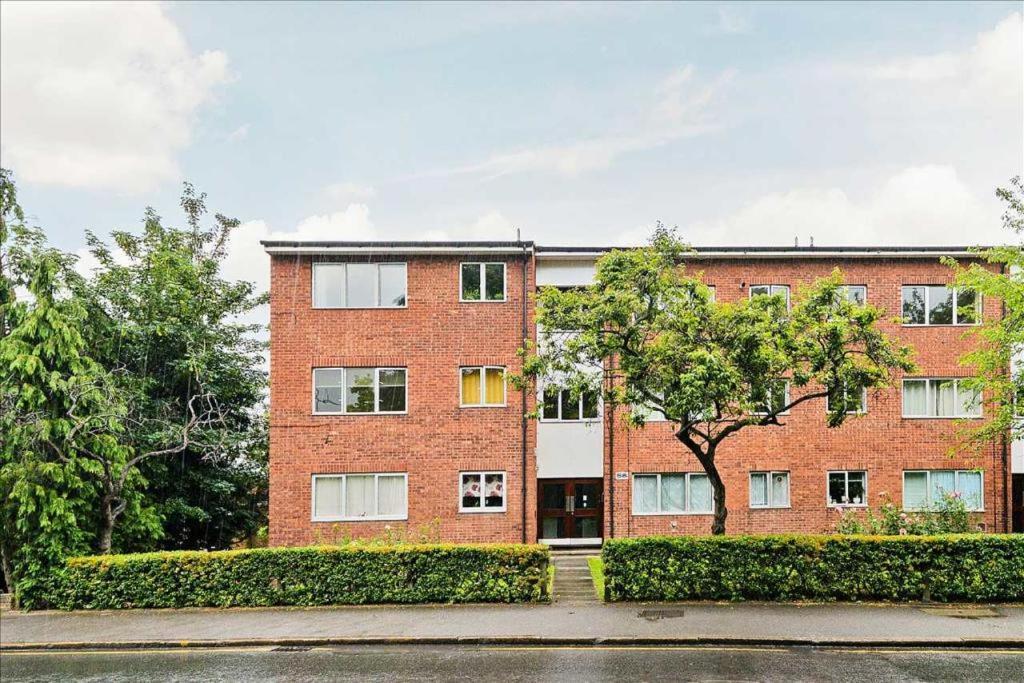 Lovely Studio Flat In Wimbledon W/ Free Parking Londra Esterno foto